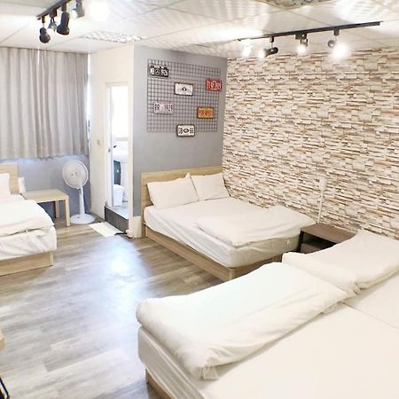 Fengjia Gift Box Homestay Đài Trung Ngoại thất bức ảnh
