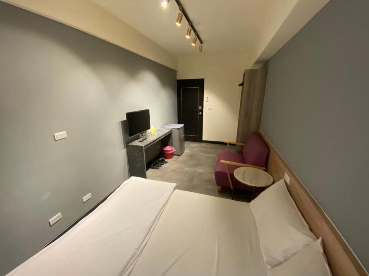 Fengjia Gift Box Homestay Đài Trung Ngoại thất bức ảnh