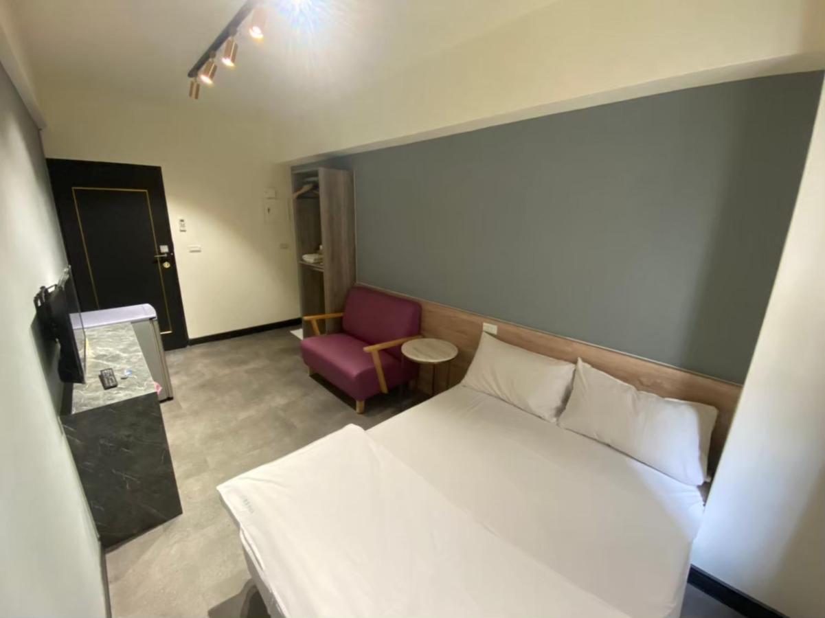 Fengjia Gift Box Homestay Đài Trung Ngoại thất bức ảnh