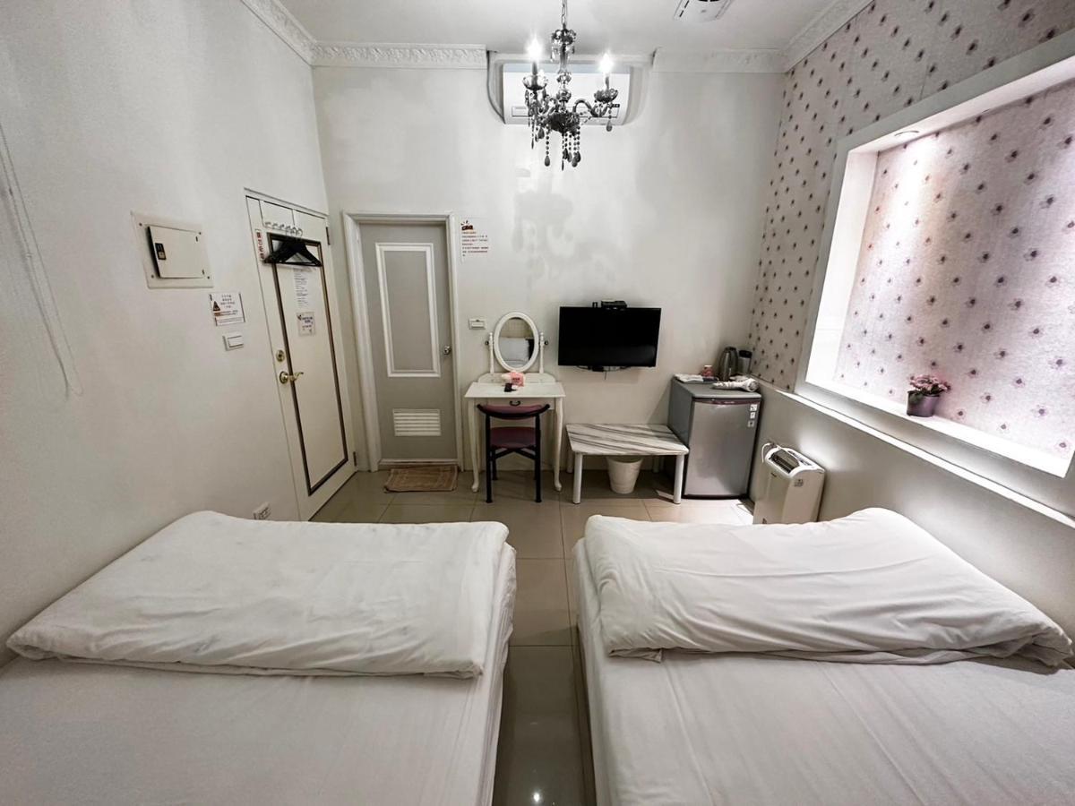Fengjia Gift Box Homestay Đài Trung Ngoại thất bức ảnh