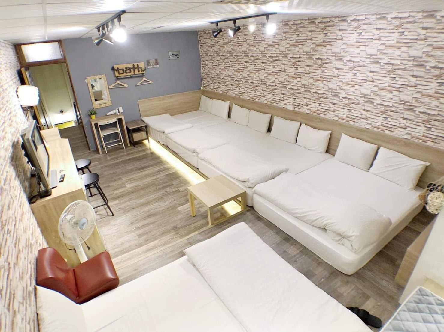 Fengjia Gift Box Homestay Đài Trung Ngoại thất bức ảnh